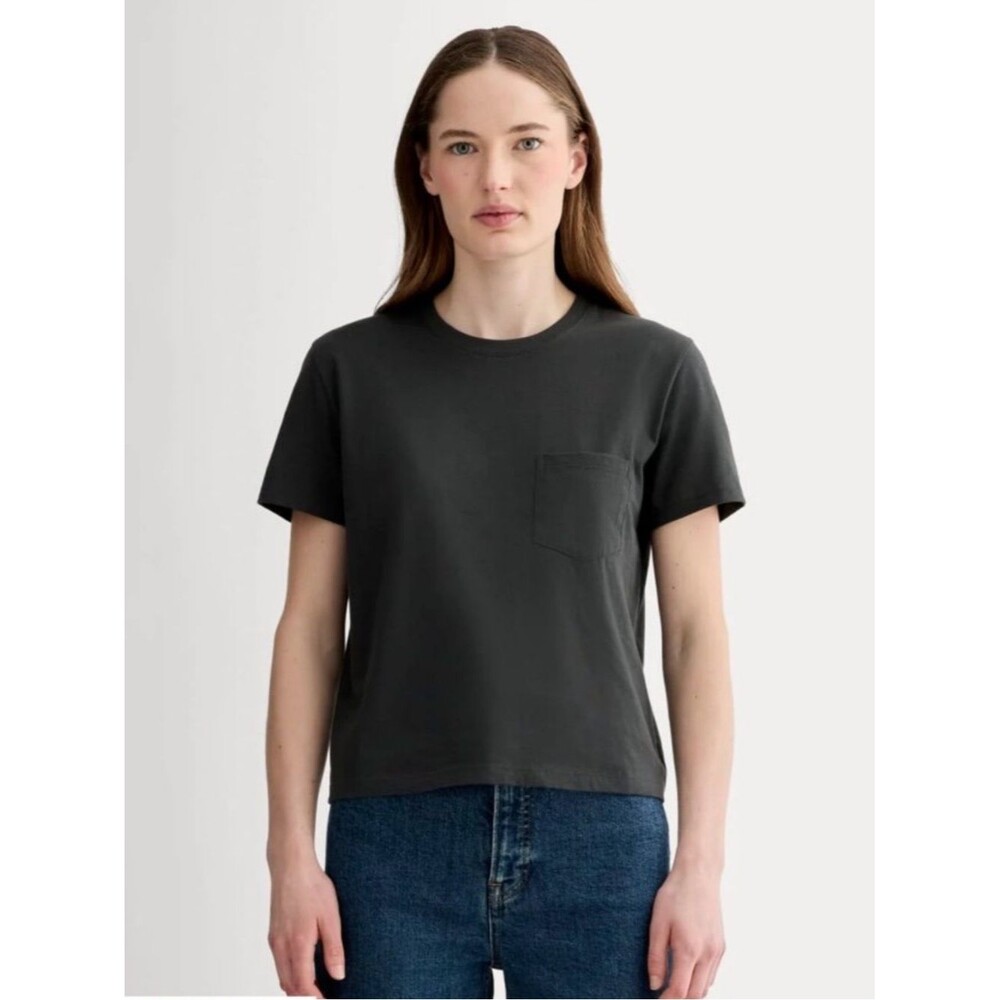 Everlane THE BOX-CUT TEE IN ESSENTIAL COTTON Washed black